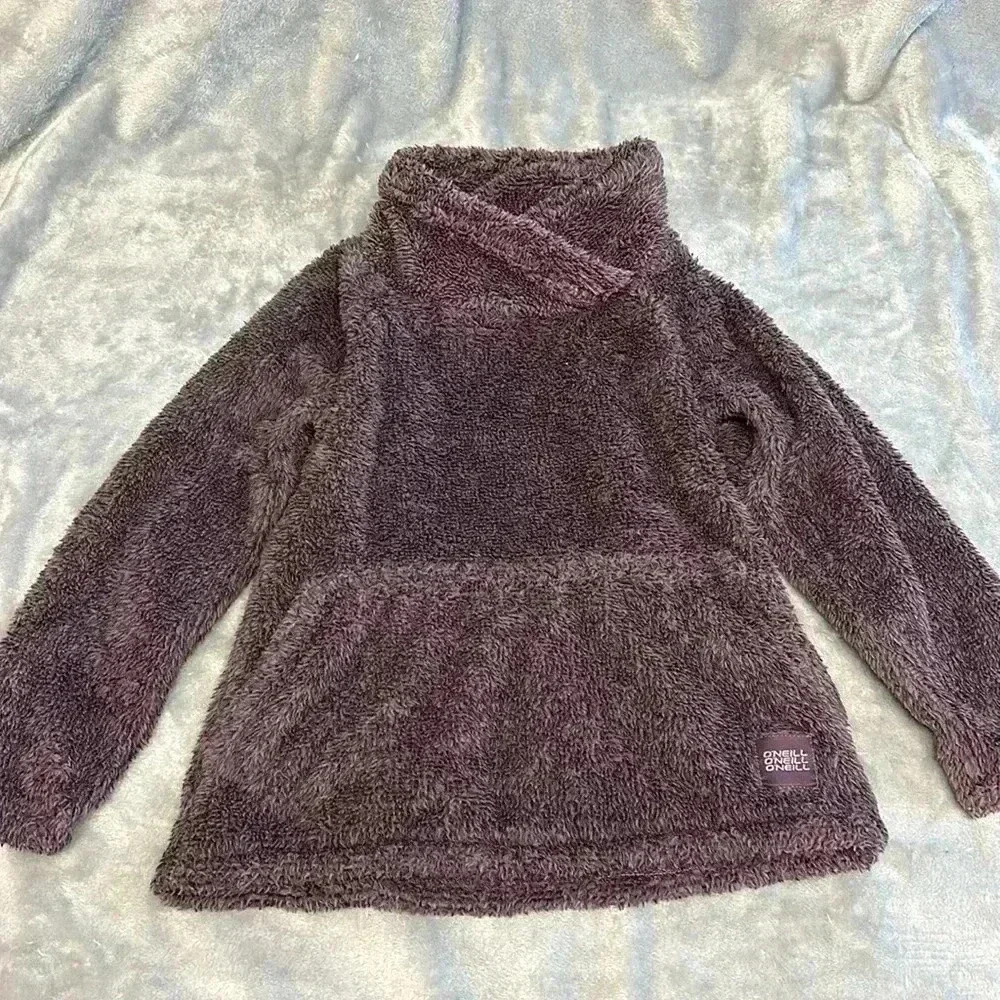⭐️ O'Neil - pullover plush sherpa fleece sweater with kangaroo  pocket. Size M